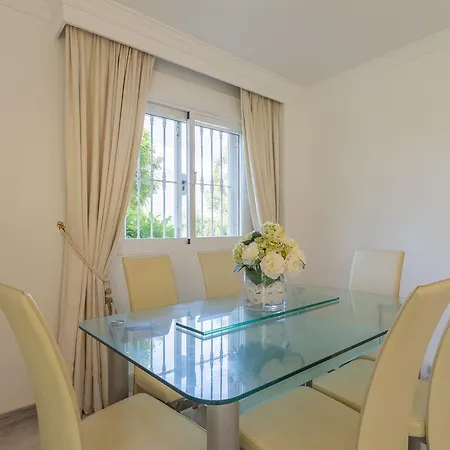 La Dama De Noche By Dahlia Group Apartment